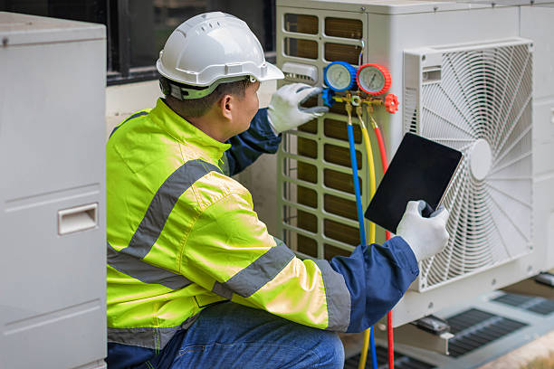 Professional Hvac technician working in Simpsonville, MD